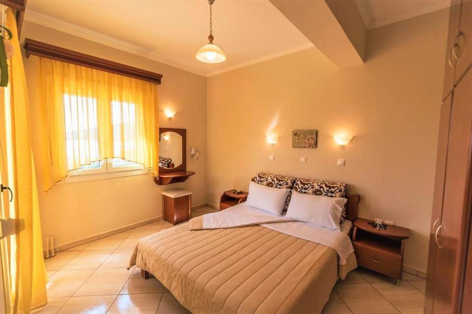 Anna Apartments Chrysi Ammoudia Bagian luar foto